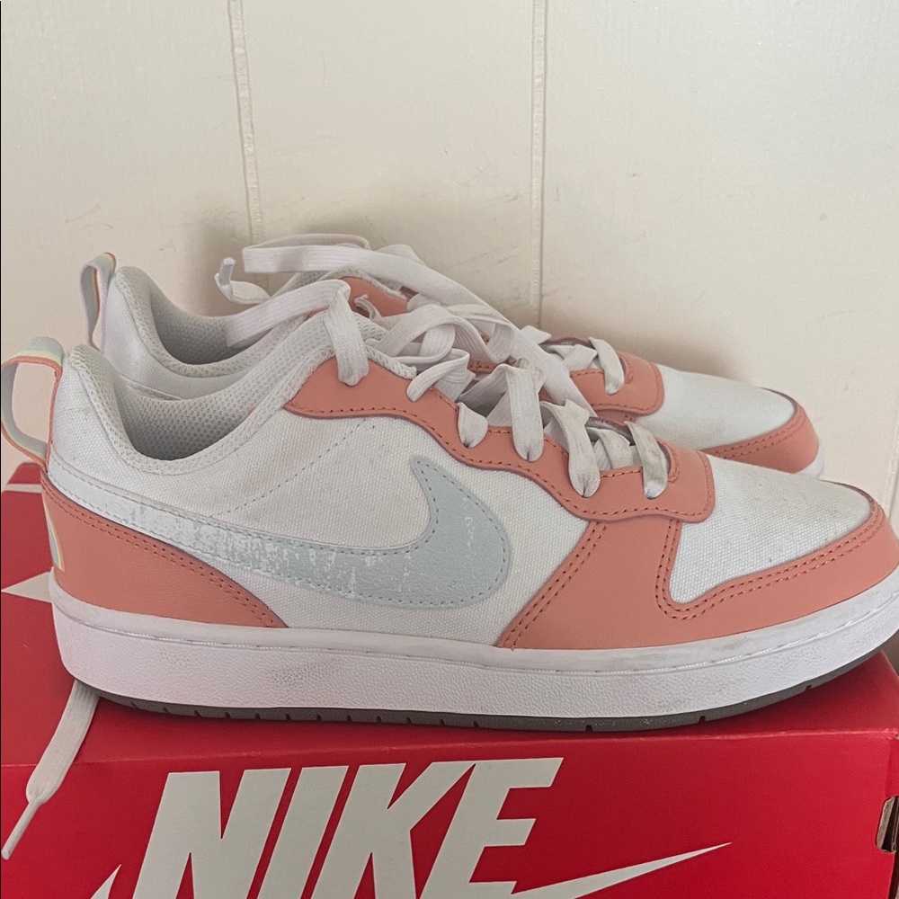 Nike Kids Sneakers in White and Peach